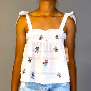 NWT Gianni Bini Juniors white floral summer top.
